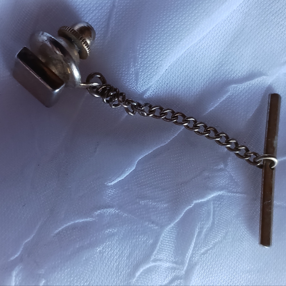 Lapel pin